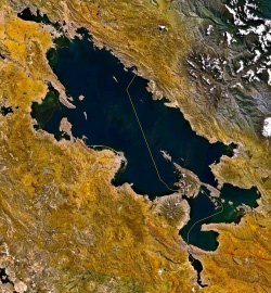 Commons Wikimedia: Lago Titicaca