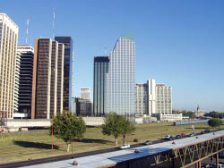 Commons Wikimedia: Centro financiero de Retiro (Buenos Aires, Argentina)