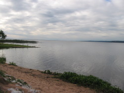 Commons Wikimedia: Lago Ypacarí (Paraguay)