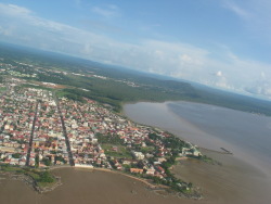 Commons Wikimedia: Vista aérea de Cayena