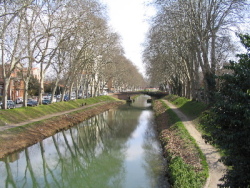 Commons Wikimedia: Canal de agua