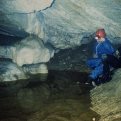Commons Wikimedia: Cueva de Faux Monnayeurs (Suiza)