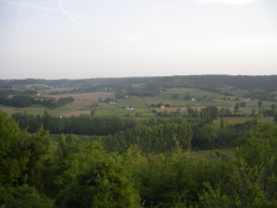 Commons Wikimedia: Paisaje Francés, con bosque y zonas cultivadas