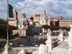 Commons Wikimedia: Plaza de Venecia en Roma