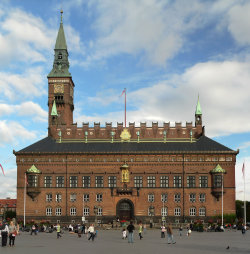 Commons Wikimedia: Plaza de la Ciudad (Copenhague)