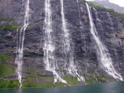 Commons Wikimedia: Cascadas en Noruega.