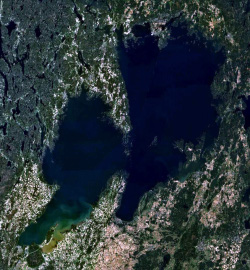 Commons Wikimedia: Ortoimagen del lago Vaenern